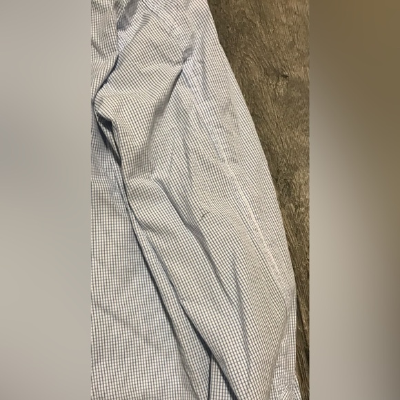 Tommy Hilfiger checked print Button-Down Shirt W/convertible sleeve (Size L) - Picture 10 of 10